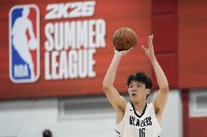 媒体人：杨瀚森今天中午从香港启程 再次赴美回到开拓者队